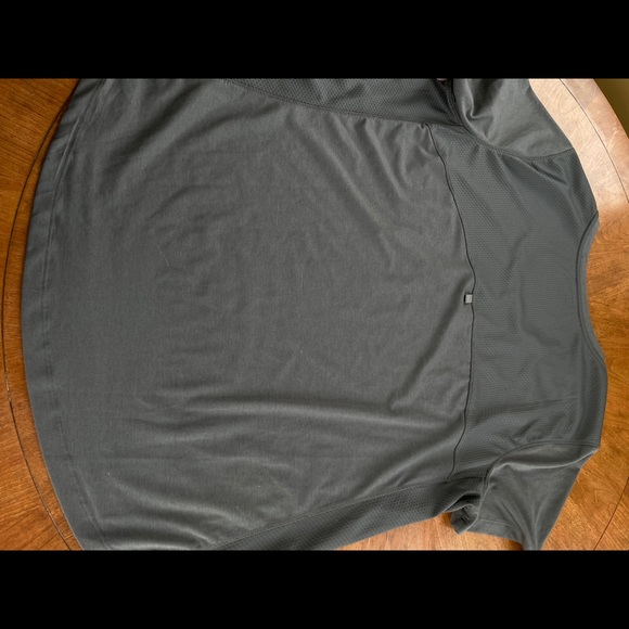 Women’s new LLBean outdoor pullover tee - Picture 3 of 5